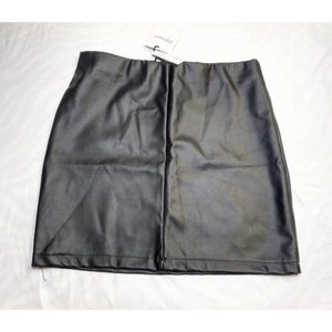 Revamped Women's Medium Mini Skirt NWT Solid Black Faux Leather